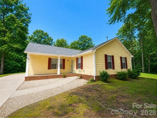 2208 Pinebrook Circle Charlotte, NC 28208