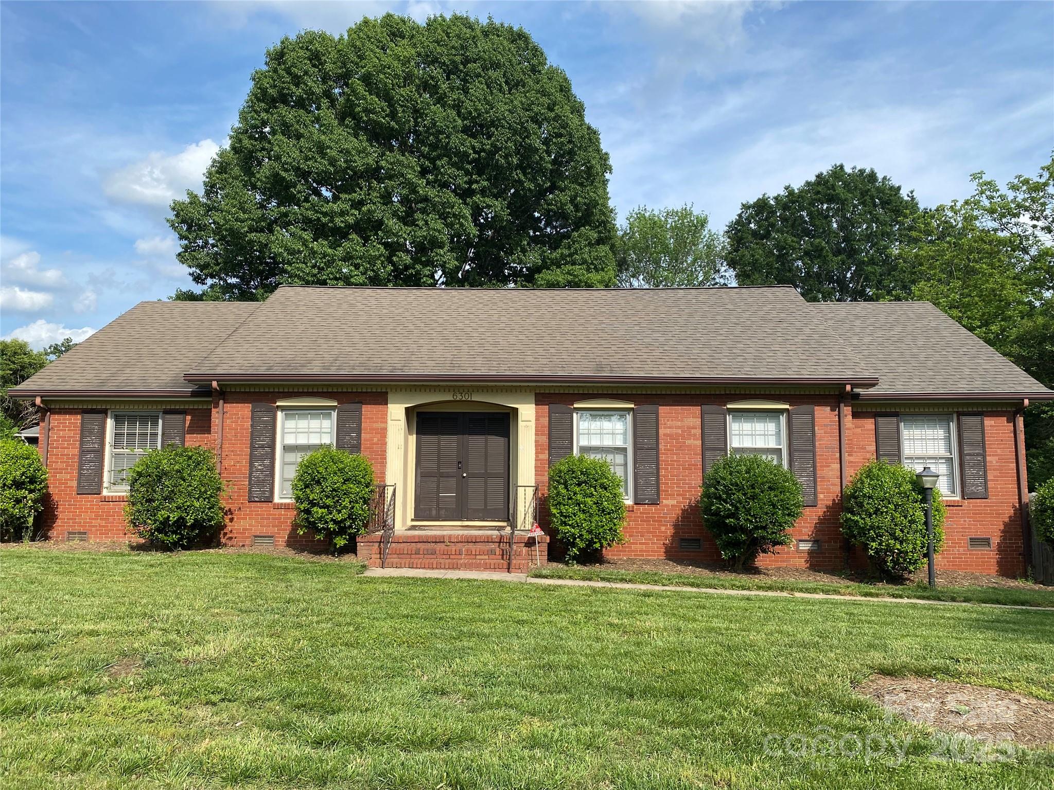 6301 Cherrycrest Lane Charlotte, NC 28217