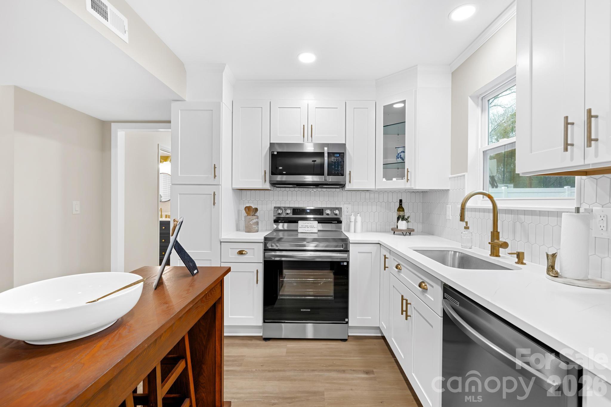 8201 Meadowdale Lane Charlotte, NC 28227