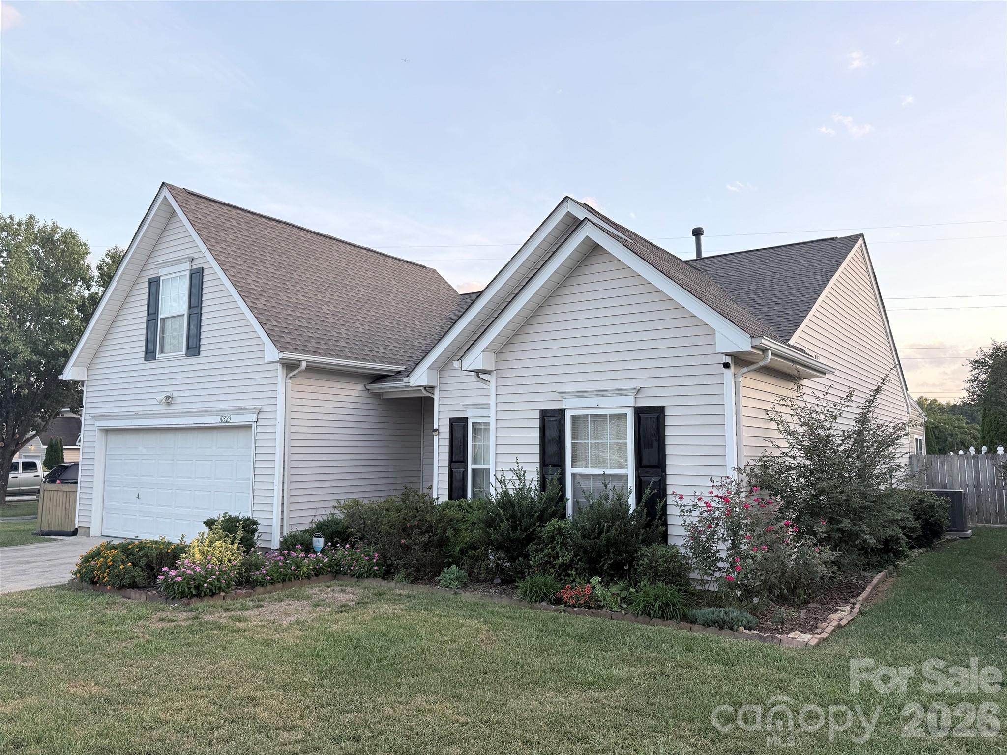 10323 Green Hedge Avenue Charlotte, NC 28269