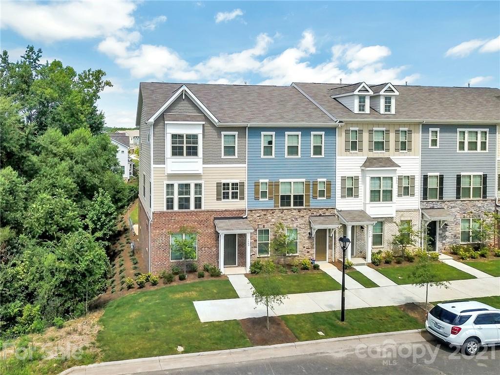 Hadley at Arrowood Station Charlotte, NC Townhouses