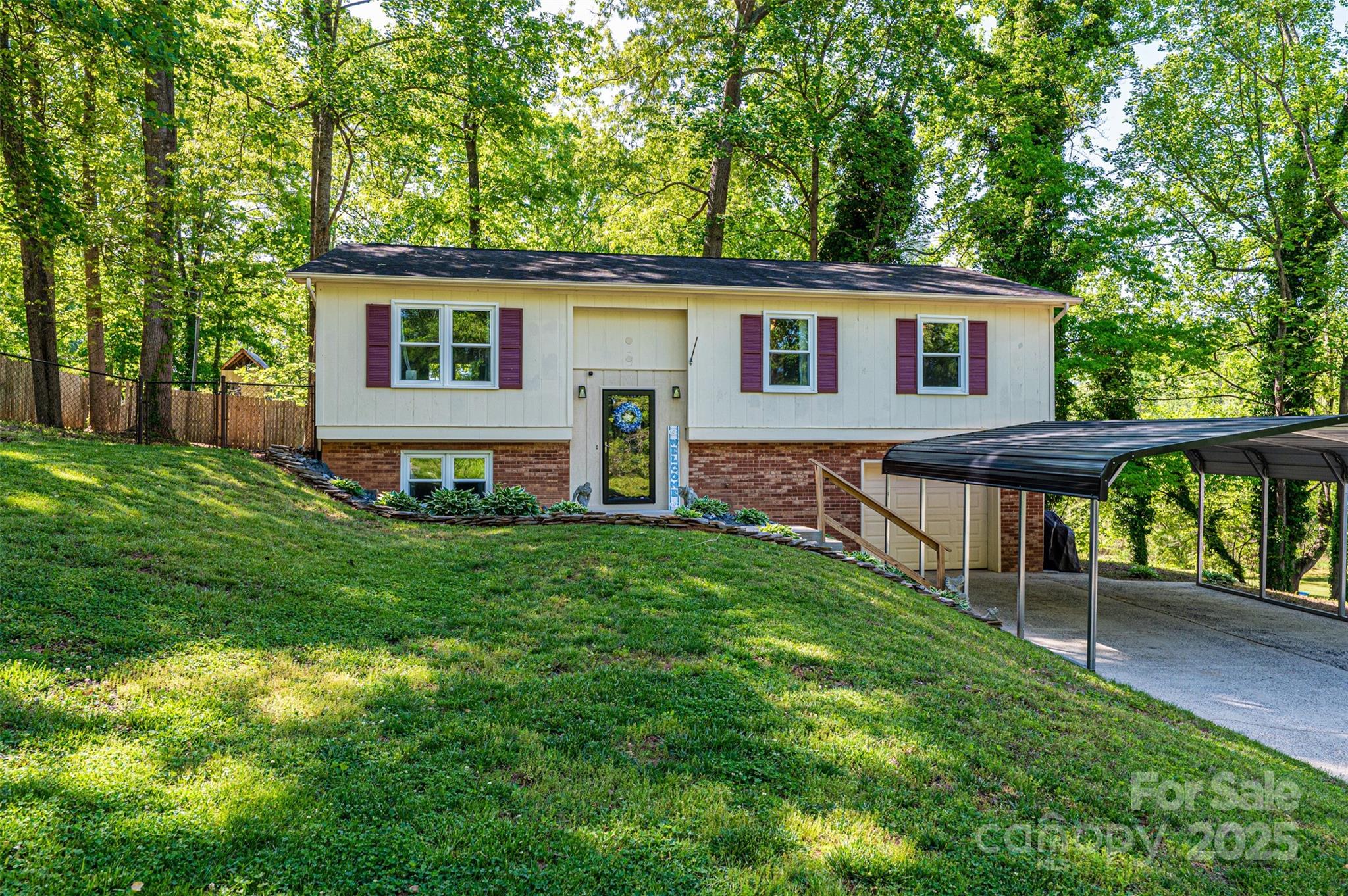 1018 Autumn Lane Hickory, NC 28602