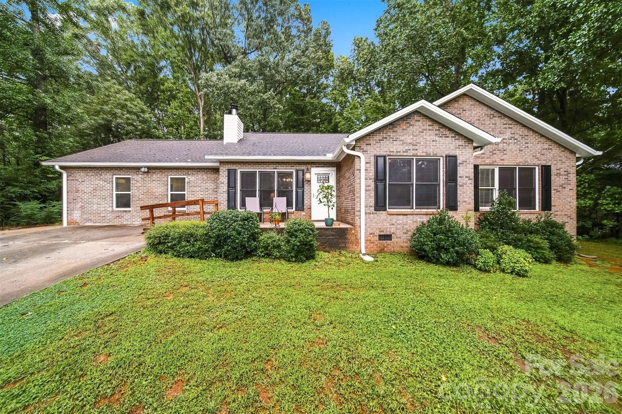 3933 MATTINGLY Drive Hickory, NC 28602