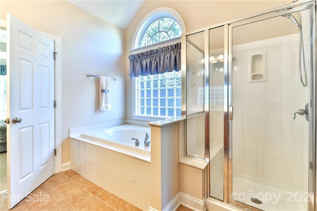 5323 Poplar Knoll Drive, Matthews, NC 28105 MLS 3710543