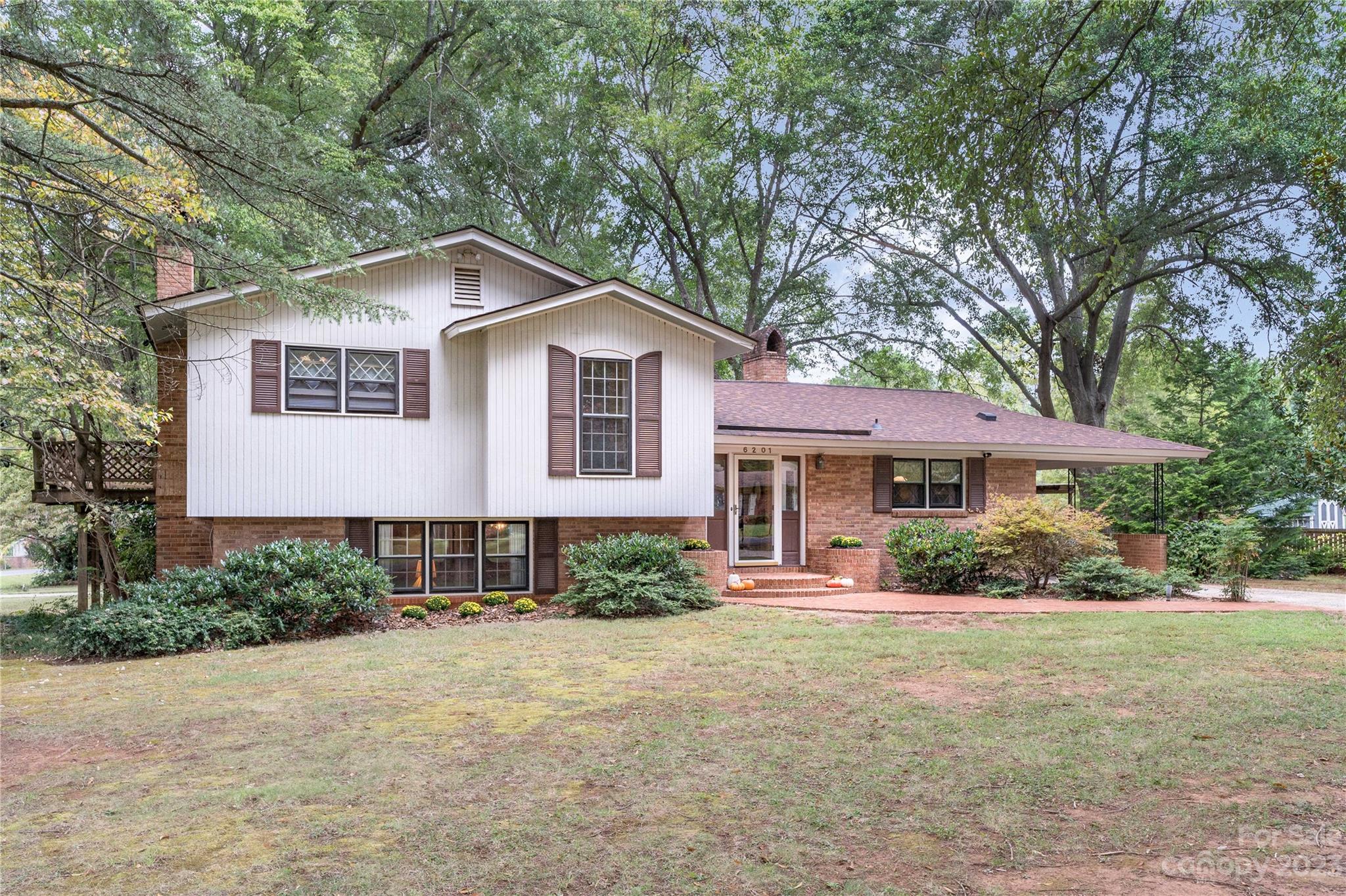 6201 Kinghurst Drive, Charlotte, NC 28216 MLS 4074060