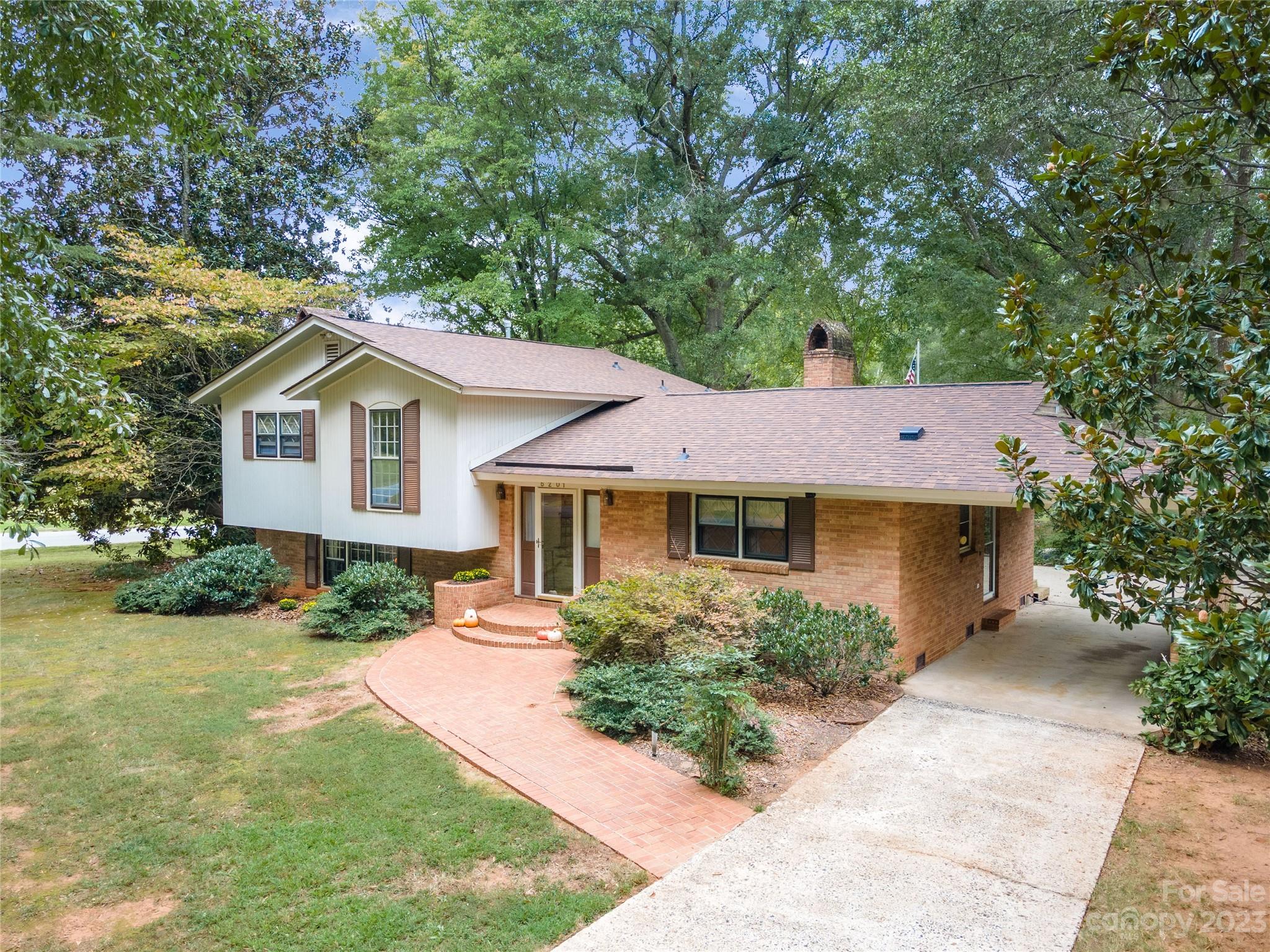 6201 Kinghurst Drive, Charlotte, NC 28216 MLS 4074060