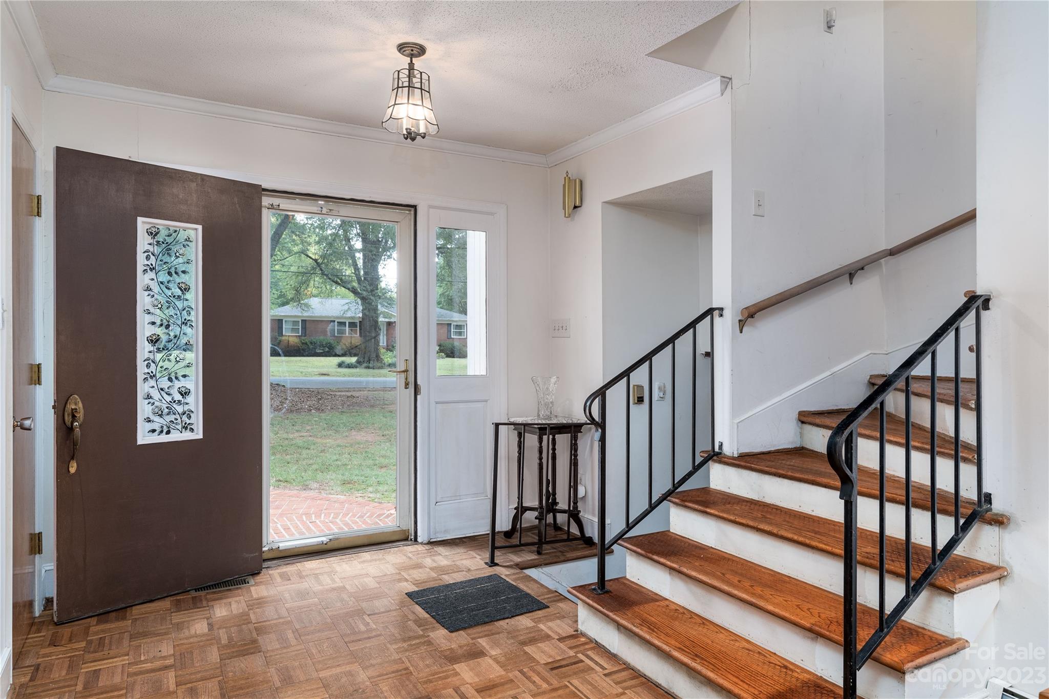 6201 Kinghurst Drive, Charlotte, NC 28216 MLS 4074060